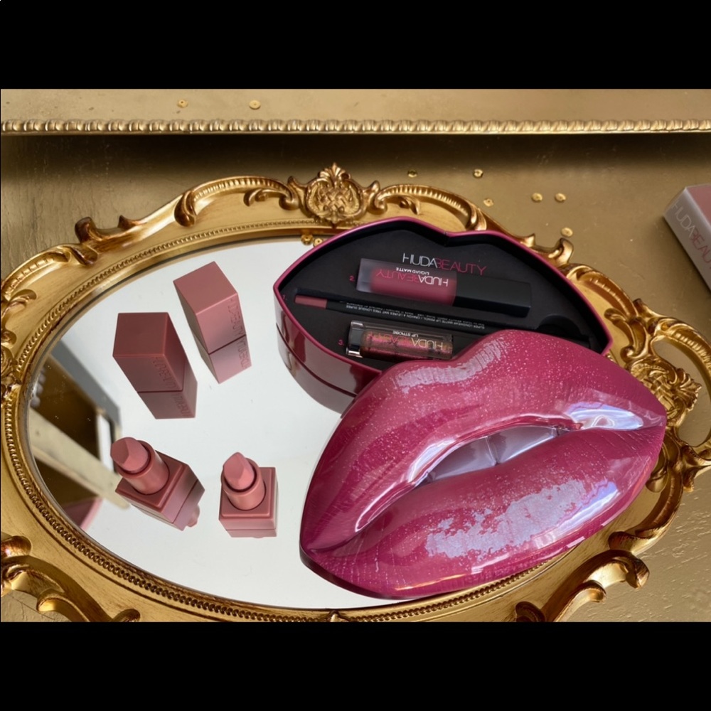 COPY - COPY - Huda beauty lipstick bundle